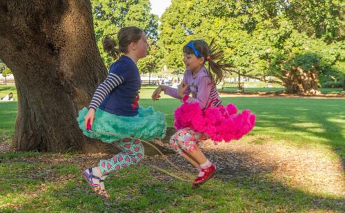 Two_girls_playing_skipping_rope